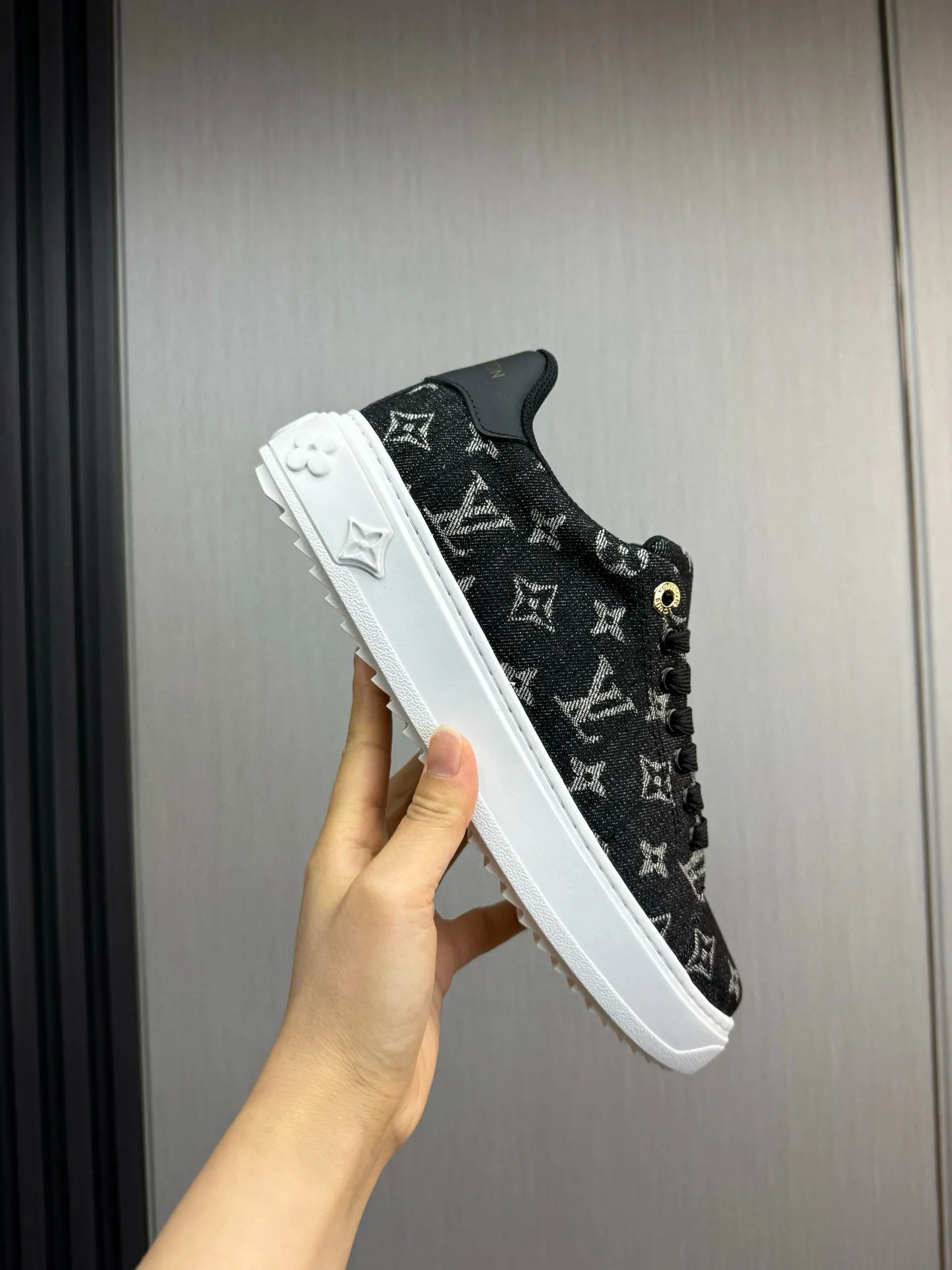 Factory price: 520💰LOUIS VUITTON [Louis VUITTON] The new trendy Lv is on the market🎁, casual and fashionable men's shoes👟The upper is made of imported original fabric + cowhide mesh lining, the original wear-resistant rubber outsole, the version is simple and elegant, exclusive for trendy men. Code number: 38-44, customized 45, 46